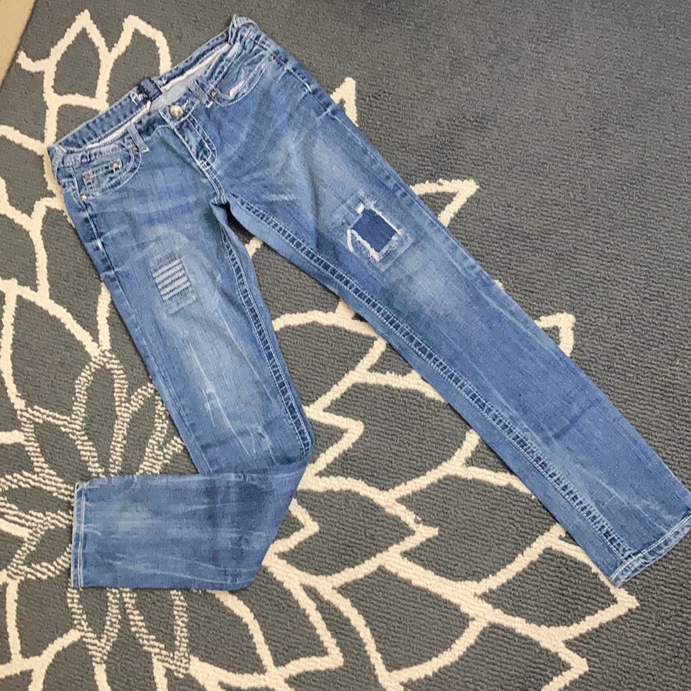 Amethyst Distressed straight/skinny Jean Size 7